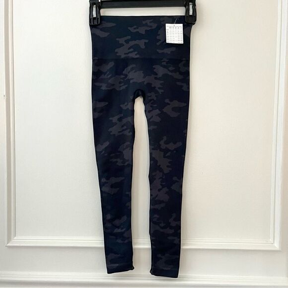 Womens Spanx Look at me Now Seamless Leggings in gray camo, size XS NWT - Picture 5 of 7